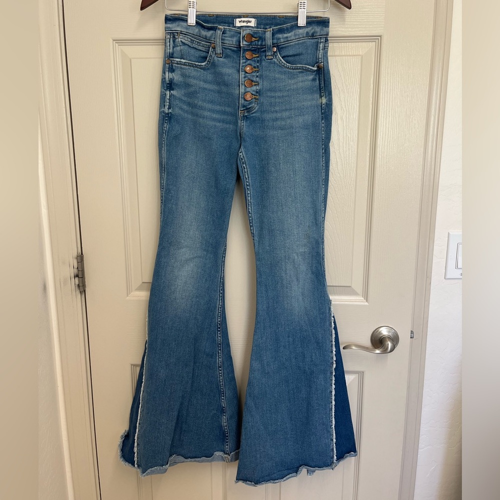 Wrangler button fly high rise ultra flare size 26, two tone bell bottom
